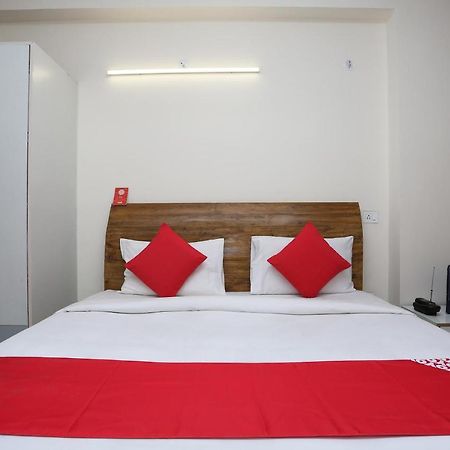 Oyo 28670 Hotel Dev Palace Gurgaon Buitenkant foto