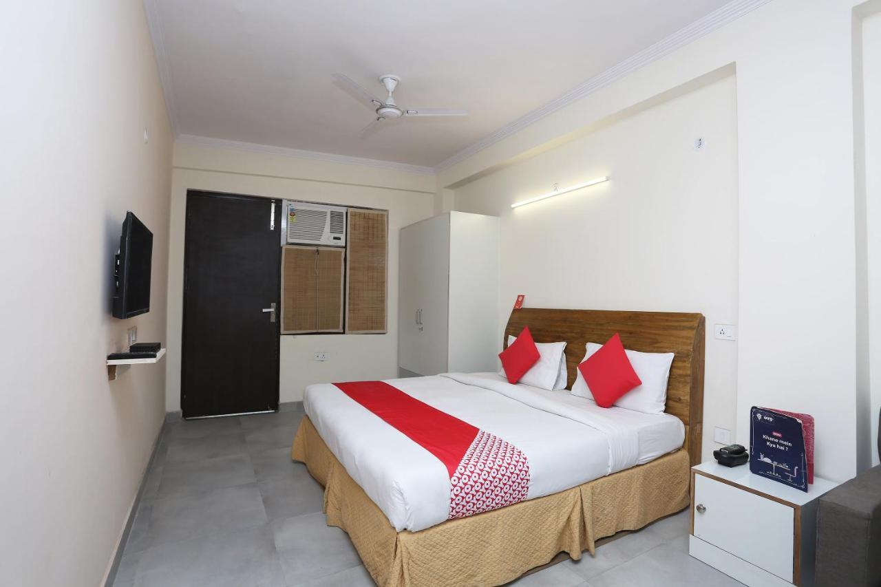 Oyo 28670 Hotel Dev Palace Gurgaon Buitenkant foto