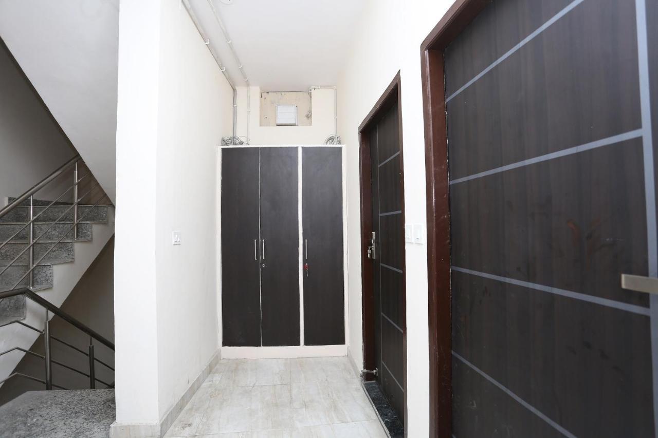 Oyo 28670 Hotel Dev Palace Gurgaon Buitenkant foto