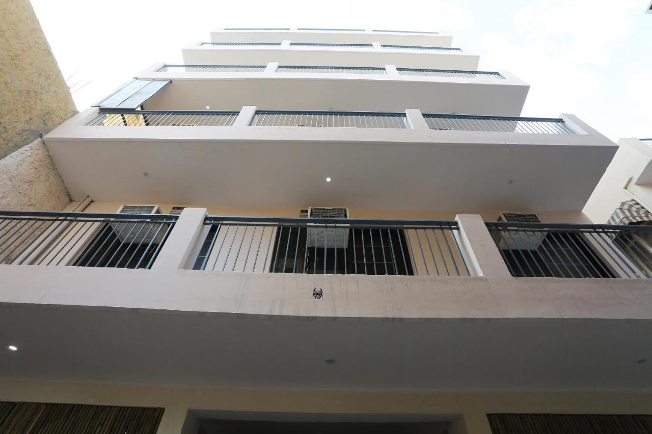 Oyo 28670 Hotel Dev Palace Gurgaon Buitenkant foto