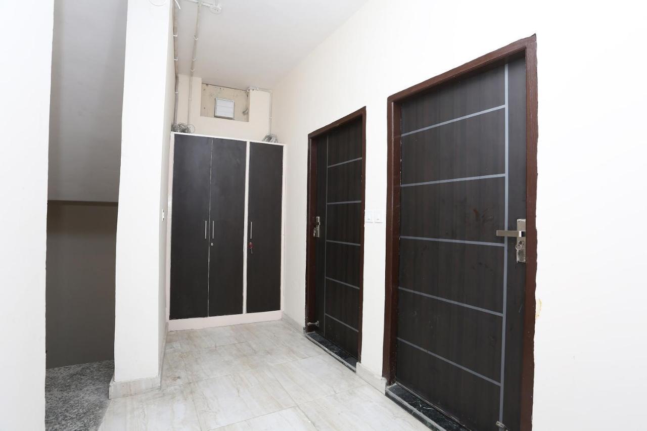 Oyo 28670 Hotel Dev Palace Gurgaon Buitenkant foto