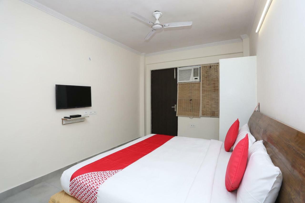 Oyo 28670 Hotel Dev Palace Gurgaon Buitenkant foto